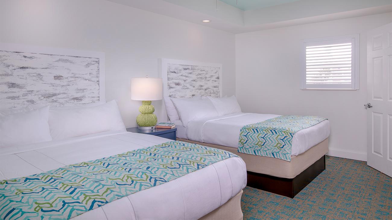 Bedroom, 2 Queens (1- or 2-Bedroom Villa)